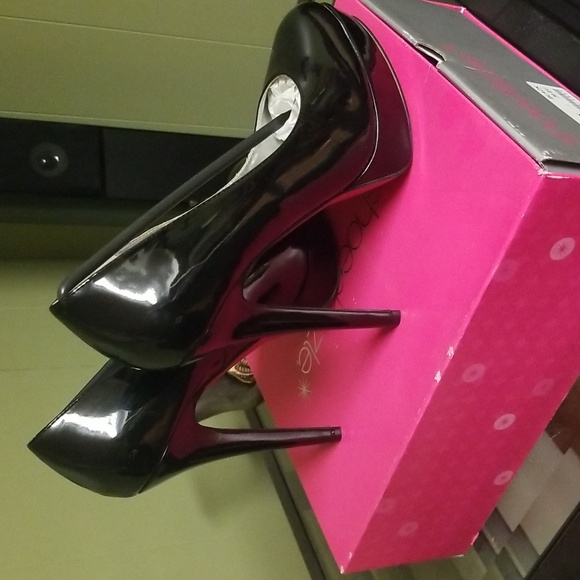 Shoedazzle Heels - Picture 1 of 5